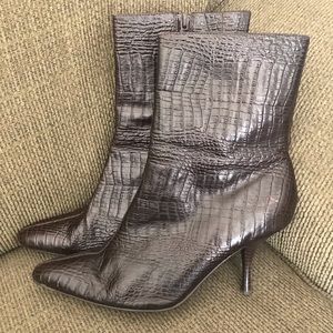 🔥 brown vegan crocodile skin boots - size 9 🔥